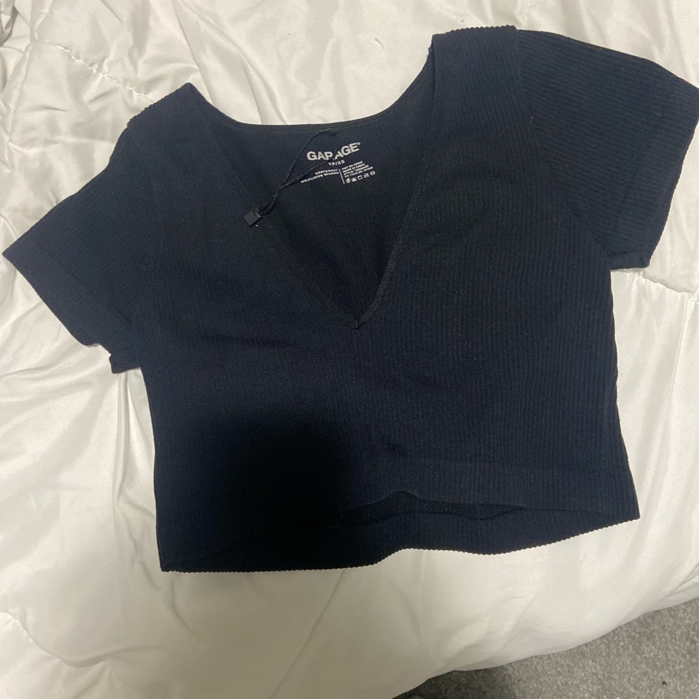 Garage seamless plunge tee